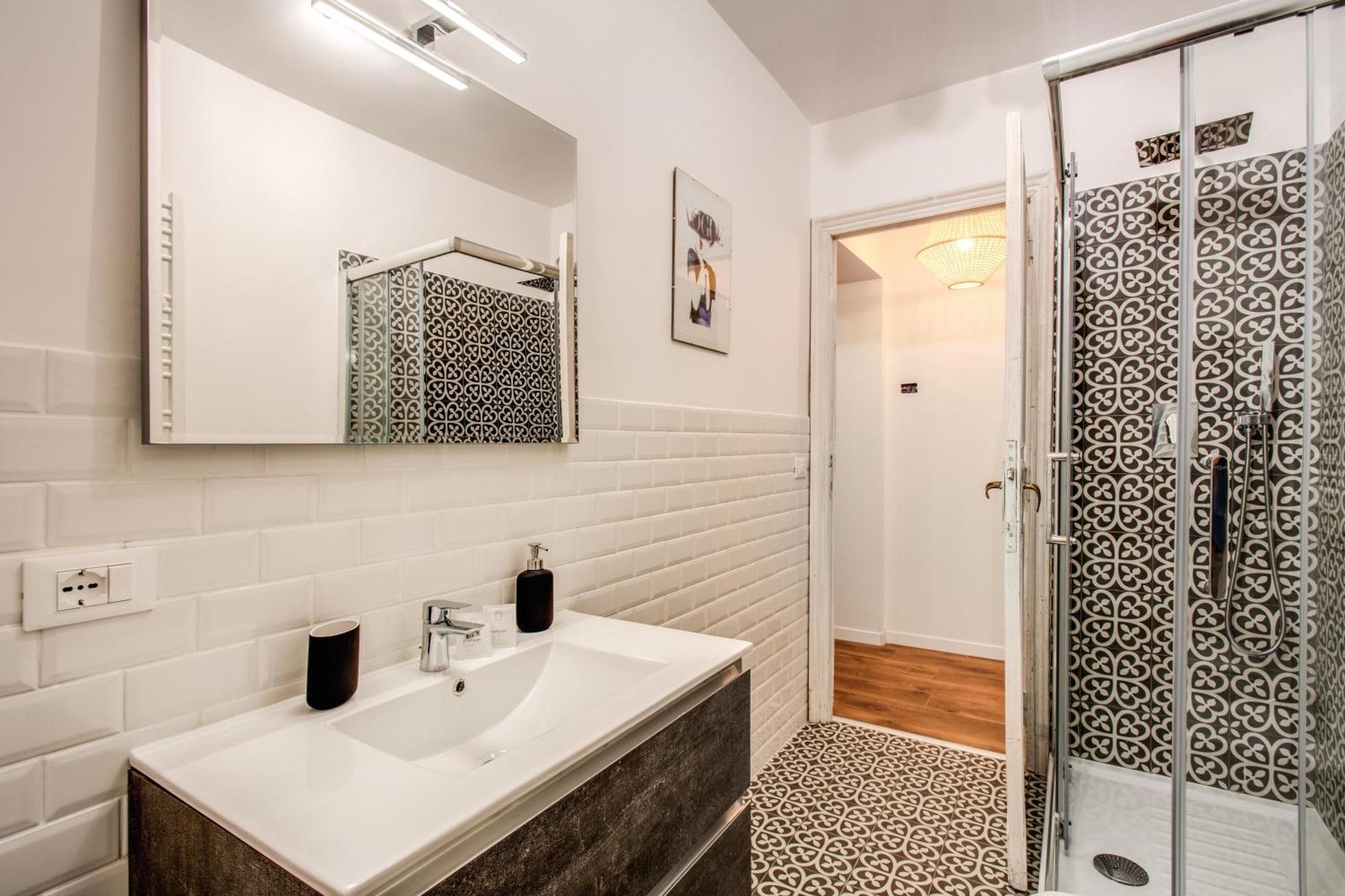 Monti Quiet And Spacious Apartment Roma Ngoại thất bức ảnh